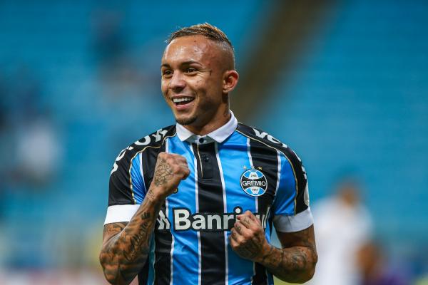 Image พ่อยัน Everton Soares หวังได้รับการทาบทามจากนาโปลี