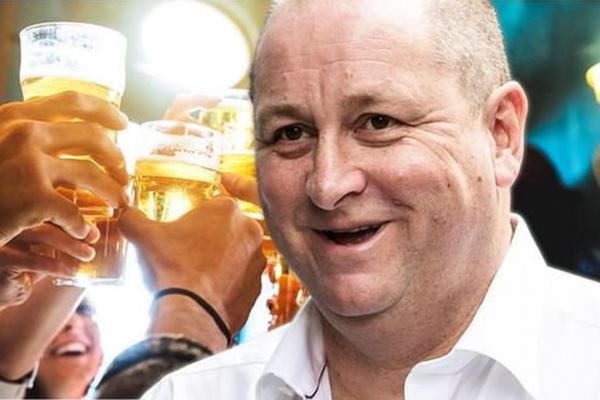 Image Mike Ashley ฉลองหนักหลังขายโสมรนิวคาสเซิ่ล
